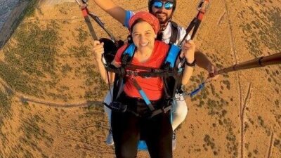 Kayseri’de yürüme engelli kadının paraşüte binme hayali gerçek oldu. Tekerlekli