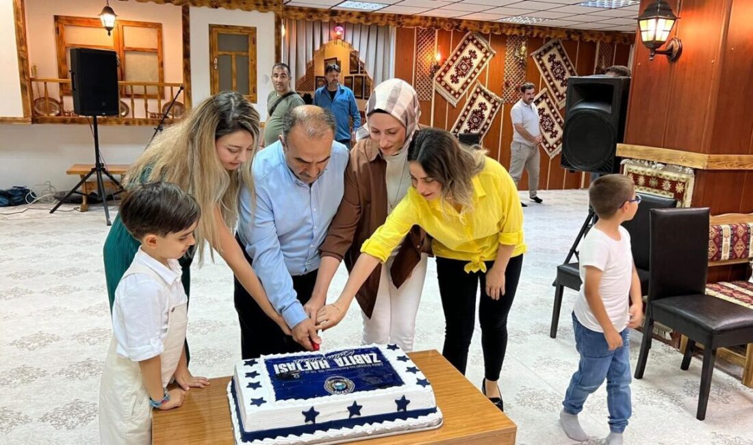 Zabıta Teşkilatı’nın 199. kuruluş yılı Erzincan Belediye Başkanı. Bekir Aksun, Başkan Yardımcıları ve Meclis Üyeleriyle