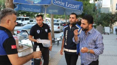 Van Büyükşehir Belediyesi Zabıta Daire Başkanlığı, esnafa çikolata ve kolonya