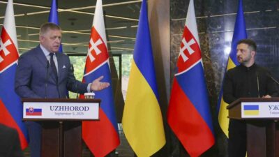 Ukrayna Devlet Başkanı Vladimir Zelenskiy, Slovakya Başbakanı Robert Fico ile