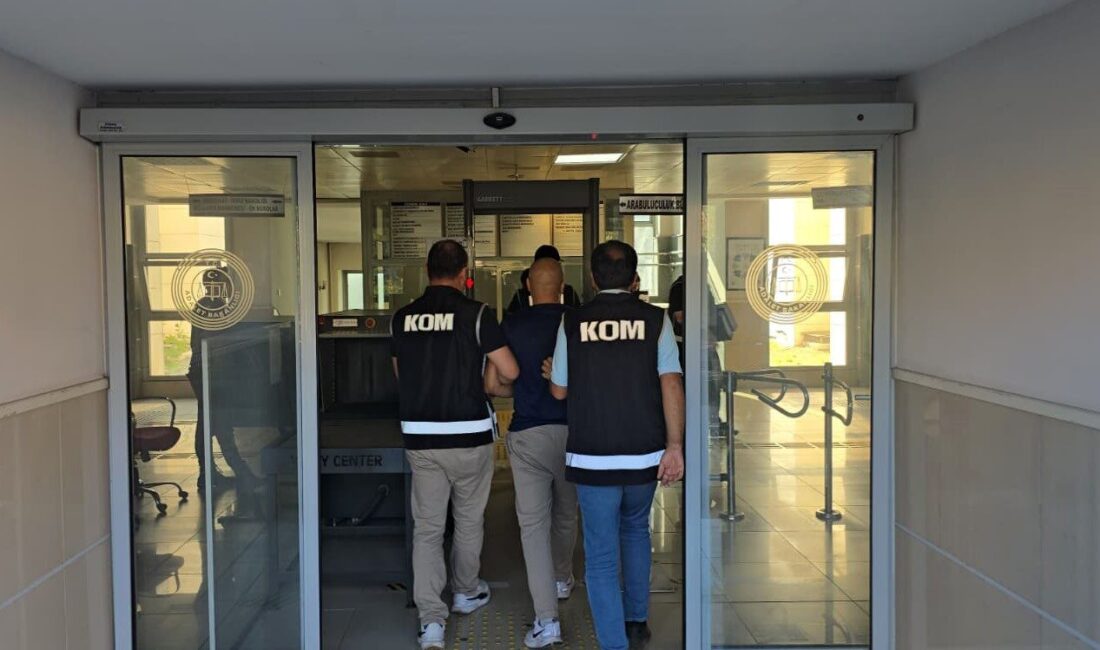 Zonguldak’ta tefeci operasyonu: Baba ve oğlu gözaltında Zonguldak’ta Kaçakçılık ve Organize Suçlarla Mücadele (KOM) ekiplerince tefecilik yaptıkları