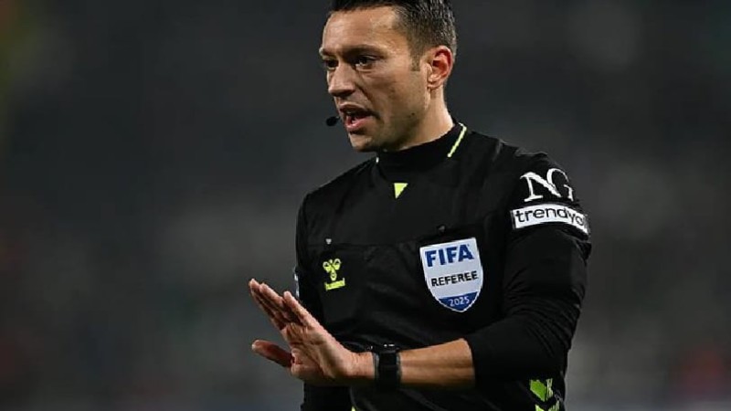 Hakemlere Bahis Soruşturması: Zorbay Küçük’ten Açıklama Hakem Zorbay Küçük suç duyurusunda bulunmak üzere adliyeye gitti. Küçük