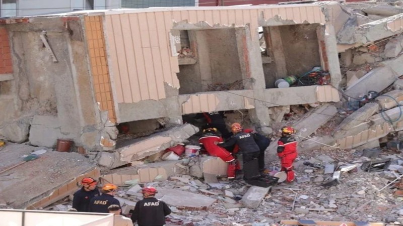 Gebze’de 7 Katlı Bina Çöktü: 1 Ölü Binanın sol tarafı çöktü, enkazda arama kurtarma çalışmaları sürüyor