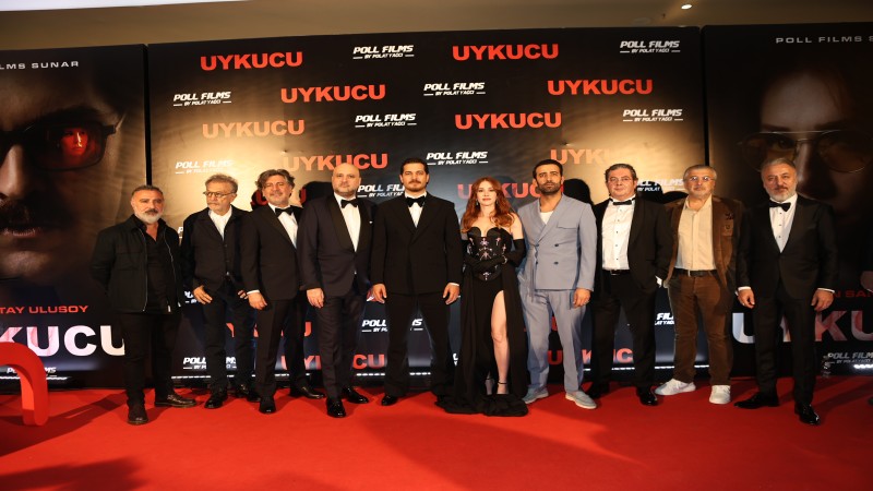 “Uykucu” Filmi Büyük İlgi Gördü Çağatay Ulusoy ve Elçin Sangu'yu buluşturan film galası ünlüler geçidine