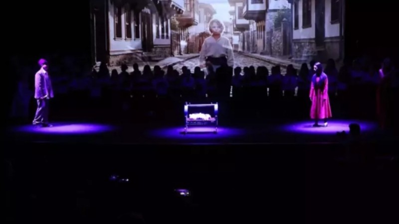 Öğrencilerden Yapay Zekalı Atatürk Müzikali ‘Mavi Gözlü Devrim’ müzikaliyle Cumhuriyet coşkusu sahneye taşındı