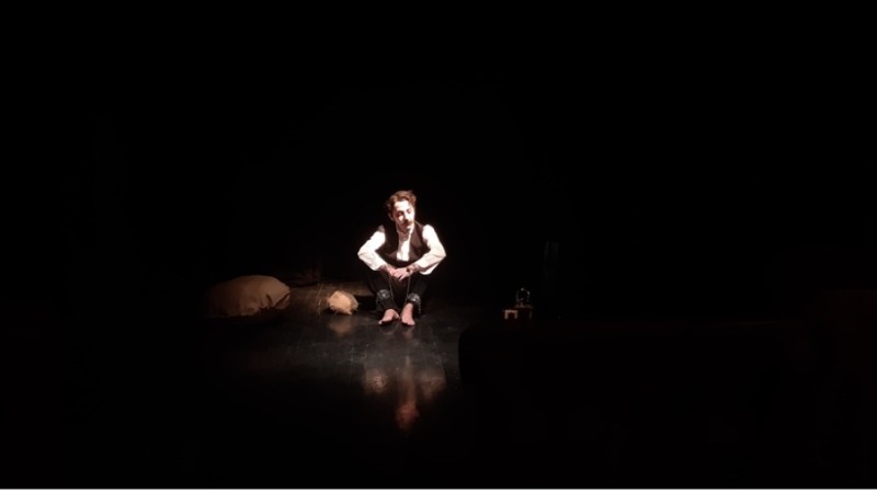 “P. Davası” Tiyatro Severlerle Buluşuyor Adaletin karanlık labirentinde unutulmaz bir deneyim