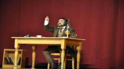 RUS KLASİĞİ YİNE SAHNELERDE Rus edebiyatının kült eserlerinden “Bir Delinin