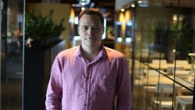 Türkiye’de podcast pazarı rekor hızla büyüyor. Günlük dinleme süresinin 45