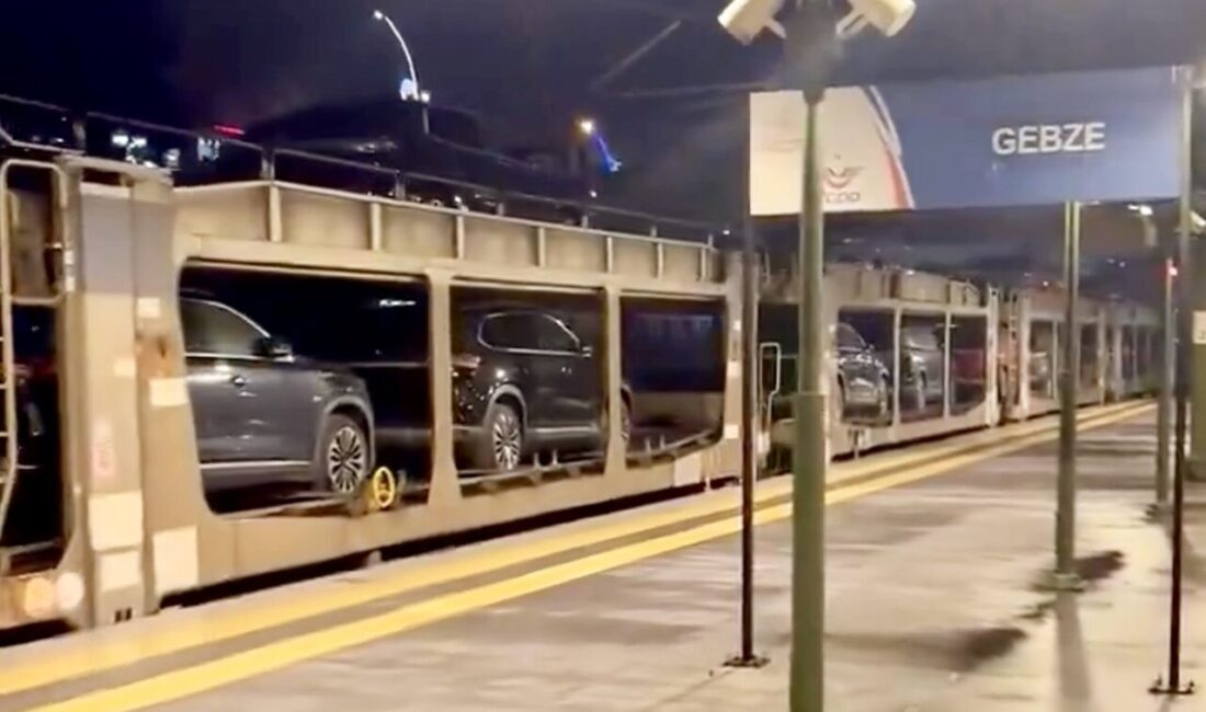 Türkiye’de üretilen Togg otomobilleri, Almanya’daki sahiplerine teslim edilmek üzere Gebze’den