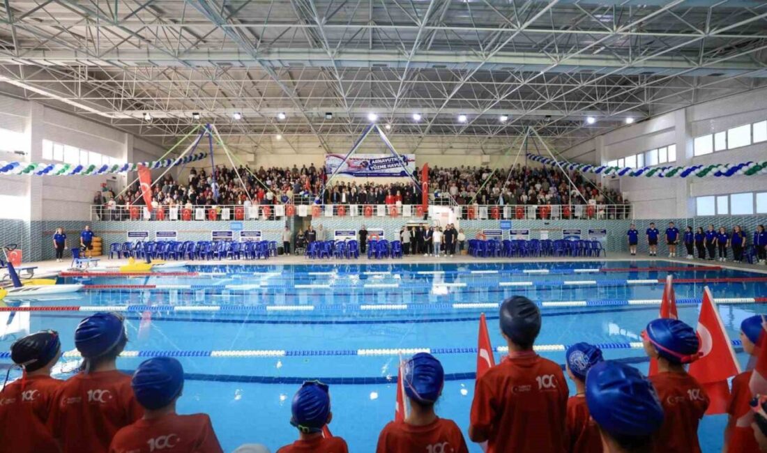 Arnavutköy’de Cumhuriyet Bayramı coşkuyla kutlandı Arnavutköy Belediyesi’nin düzenlediği etkinliklerle Cumhuriyet’in 102. yılı coşkuyla kutlandı. Arnavutköy