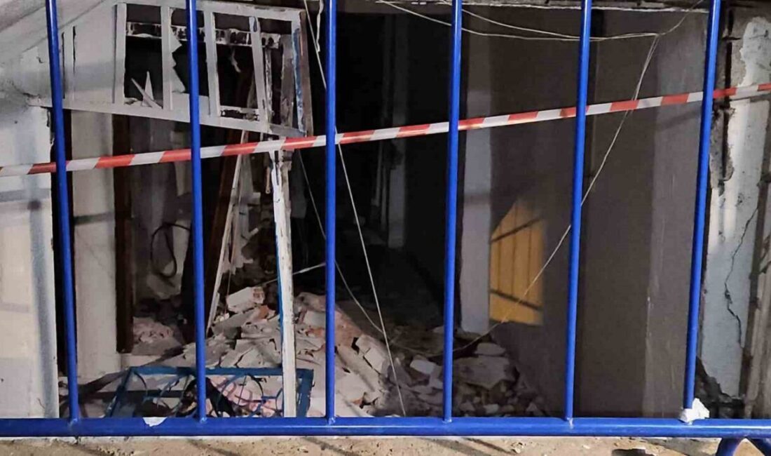 Bağcılar’da bodrum katta mutfak tüpü patladı: 3 yaralı İstanbul Bağcılar’da 2 katlı binanın bodrum katındaki dairede mutfak tüpü