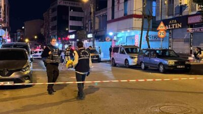 İstanbul Bağcılar’da motosikletli şahıslar, seyir halindeki bir otomobile silahlı saldırı