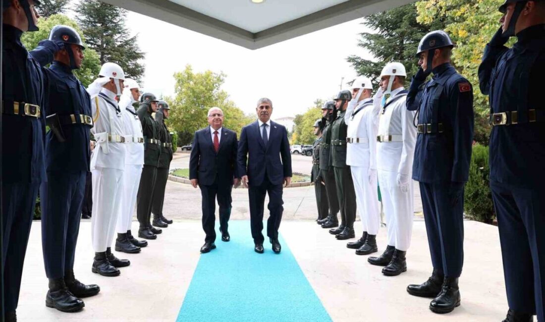Bakan Güler, Azerbaycan Savunma Bakanı Hasanov ile bir araya geldi Milli Savunma Bakanı Yaşar Güler, Türkiye-Azerbaycan-Gürcistan Üçlü Savunma Bakanları Toplantısı’na