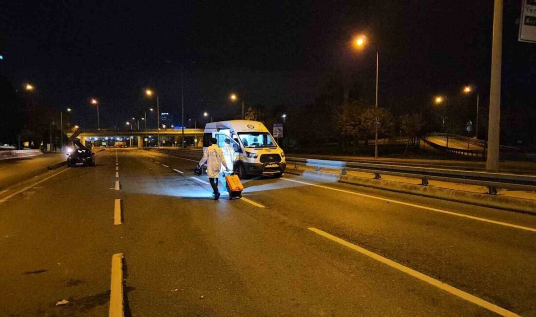 Bakırköy’de polis ekiplerinin ’dur’ ihtarına uymayan sürücü kaçmaya çalıştı. Havaya