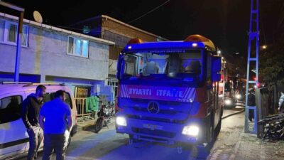 İstanbul Başakşehir’de 3 katlı binanın 2. katında çıkan yangın, itfaiye