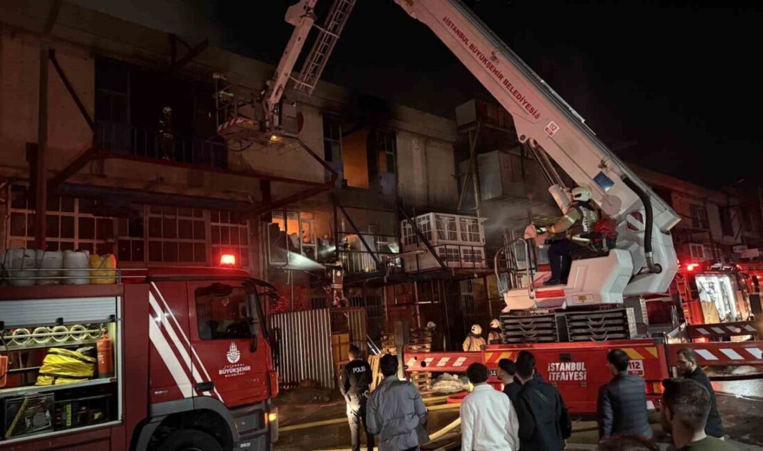 Başakşehir’de malzeme deposunda çıkan yangın korkuttu Başakşehir’de Metal İş Sanayi Sitesi’nde içinde plastik malzemeler bulunan 2