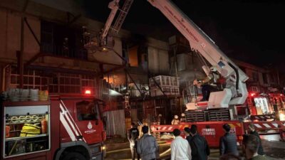 Başakşehir’de Metal İş Sanayi Sitesi’nde içinde plastik malzemeler bulunan 2