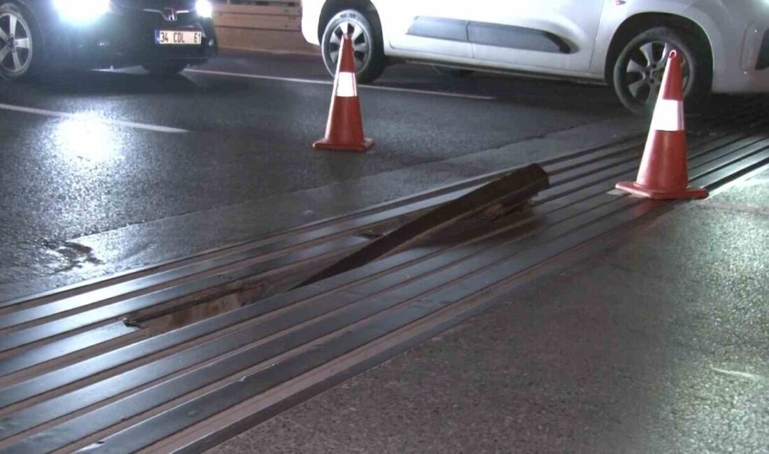 İstanbul Bayrampaşa’da yol üzerindeki bir genleşme derzinin yerinden çıkması sonucu