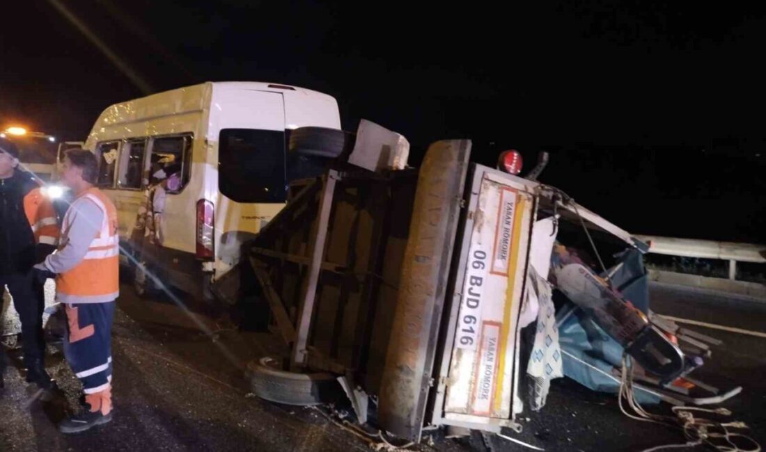 Beykoz’da seyir halindeki servis minibüsü devrildi: 3 yaralı Beykoz’da otoyolda seyir halindeki servis minibüsü, sürücüsünün kontrolünden çıkarak devrildiği
