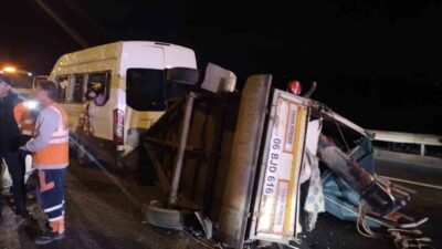 Beykoz’da otoyolda seyir halindeki servis minibüsü, sürücüsünün kontrolünden çıkarak devrildiği