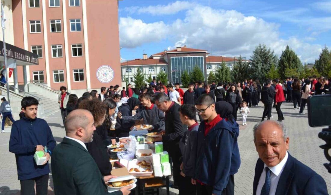 Ankara’nın Beypazarı ilçesinde Hatice-Cemil Ercan Fen Lisesi bahçesinde “Bir Okul,