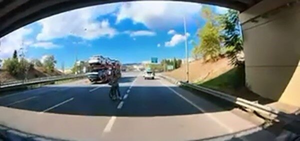 Bu sefer de tersten bisiklet geldi Bursa’da geçtiğimiz aylar içerisinde birçok kez ekranlara gelen tersten ilerleyen