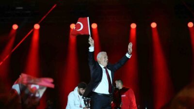 Bursa Büyükşehir Belediyesi, 29 Ekim Cumhuriyet Bayramı coşkusunu hazırladığı zengin