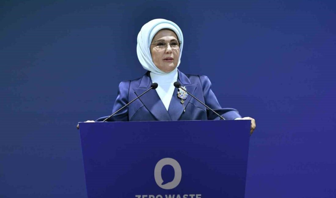 Emine Erdoğan’dan “Uluslararası Sıfır Atık Forumu” paylaşımı Cumhurbaşkanı Recep Tayyip Erdoğan’ın eşi Emine Erdoğan, “Sıfır Atık Hareketi