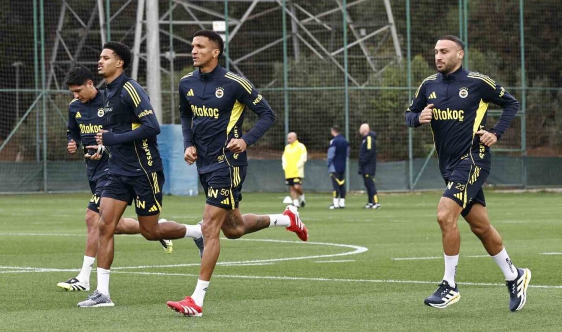 Fenerbahçe, günü iki antrenmanla tamamladı Fenerbahçe, Trendyol Süper Lig’in 9. haftasında Fatih Karagümrük ile oynayacağı