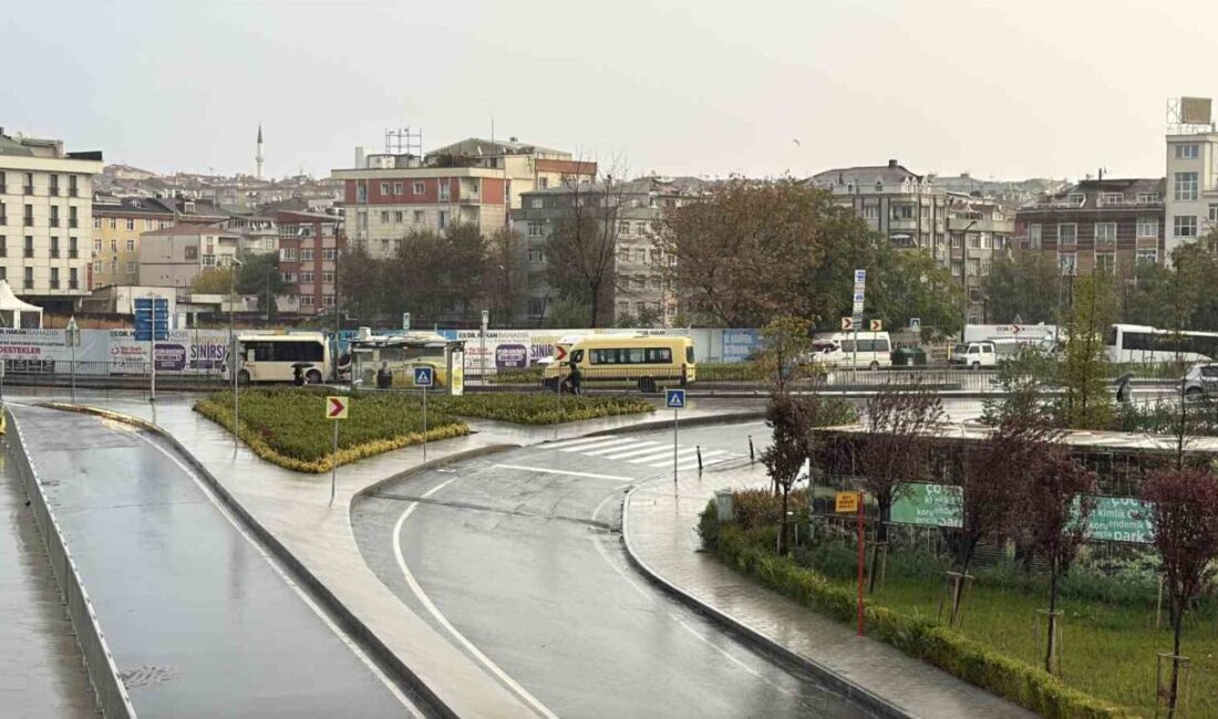 İstanbullular pazar gününe yağmurla uyandı. Hafta sonuna uyanan vatandaşlar yağmurun