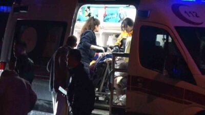 Kadıköy’de 5 katlı bir binada elektrik panosunda çıkan yangın paniğe