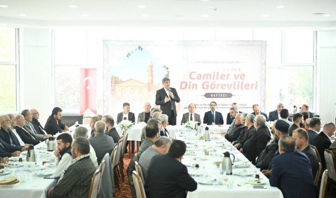 Kartepe’de din görevlileri unutulmadı Kartepe’de, “Camiler ve Din Görevlileri Haftası” kapsamında program gerçekleştirildi. Kartepe