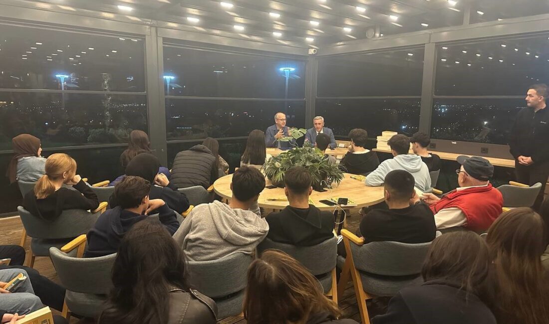 Kitap Günleri’nin ilk söyleşisi Akse Kitap Kahve’de Çayırova Belediyesi’nin.düzenlediği Çayırova Kitap Günleri’nin ilk gün söyleşisi, Akse Kitap