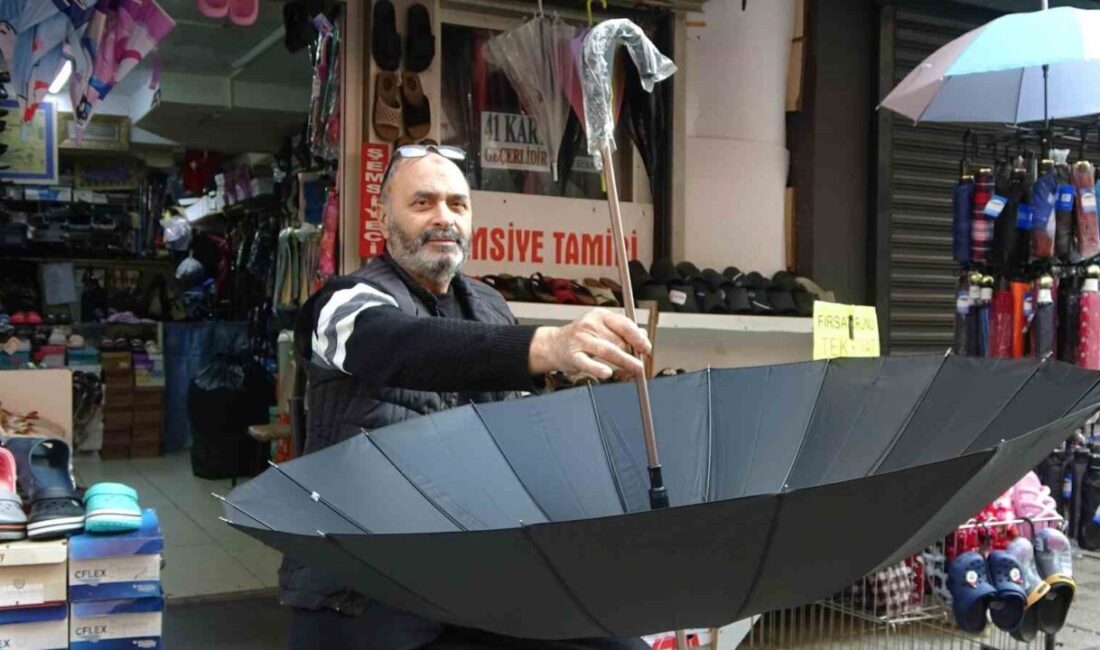 Kocaeli’nin İzmit ilçesinde kentin tek şemsiye tamircisi olarak bilinen 59