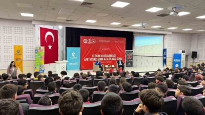 Kocaeli’de düzenlenen tatbikat, eğitim ve panellerle öğrencilerden yetişkinlere kadar bin