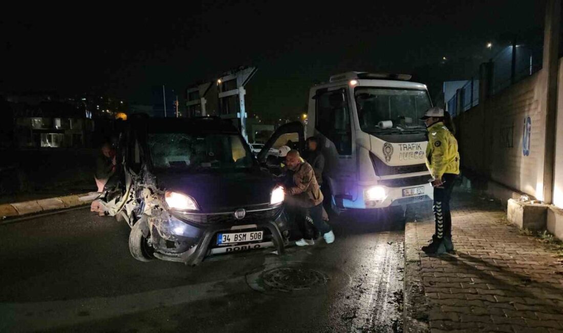 Park halindeki tıra çarpan sürücü, ağır hasar alan aracını bırakıp kaçtı Sarıyer’de park halindeki tıra çarpan sürücü, ağır hasar alan aracını