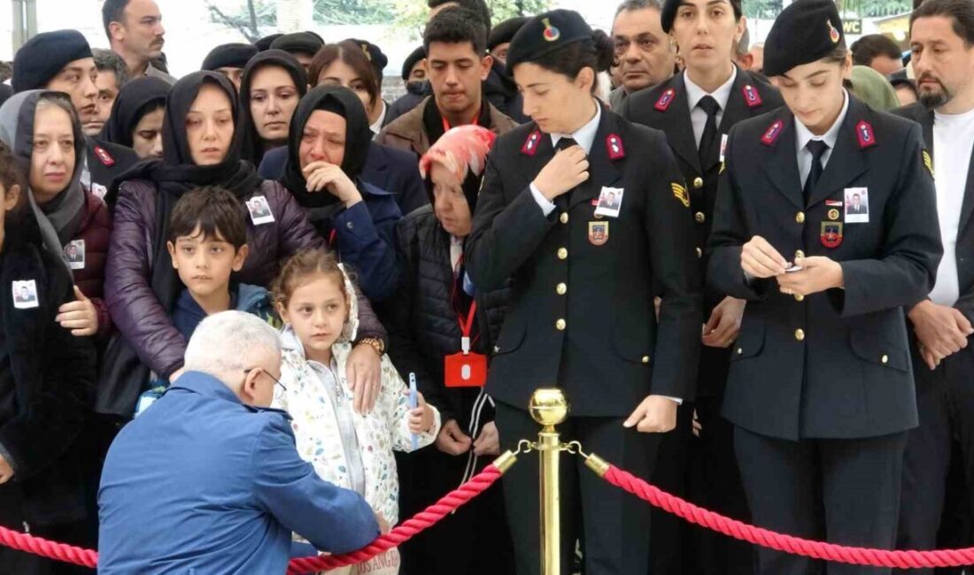 Şehit Jandarma Astsubay Tacettin Gün, Bursa’da son yolculuğuna uğurlandı Sakarya’da görev esnasında geçirdiği trafik kazasında şehit olan Jandarma Astsubay