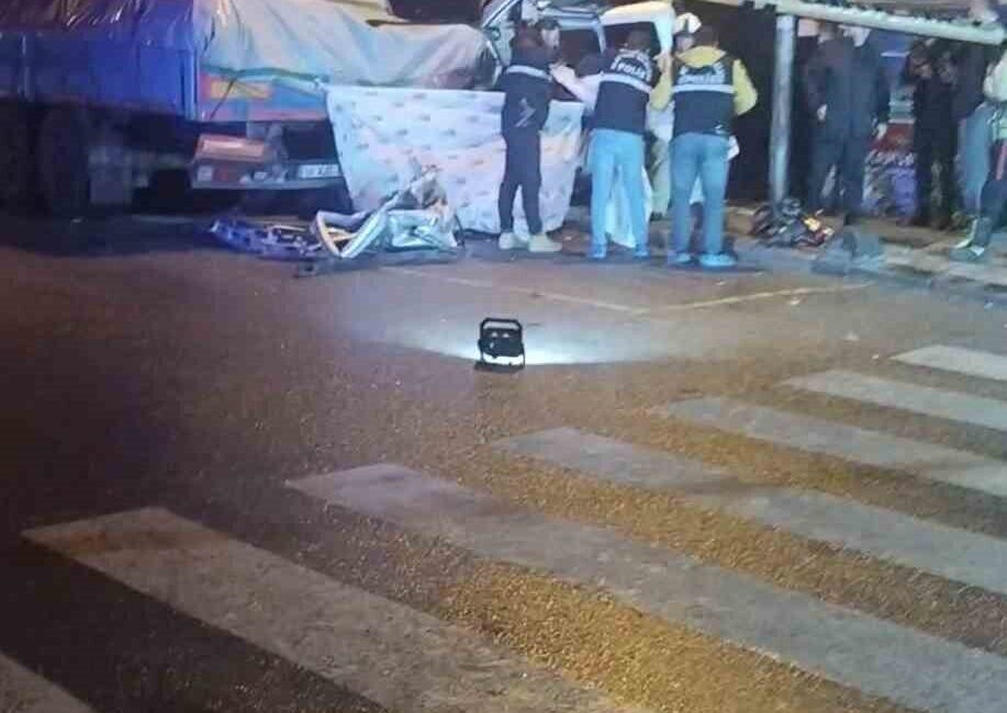 Sultanbeyli’de polisin dur ihtarına uymayan şahsın kullandığı hafif ticari araç,