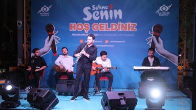 Sultangazi Belediyesi, ’Sahne Senin’ etkinliğiyle genç yeteneklere performanslarını sergileme imkanı