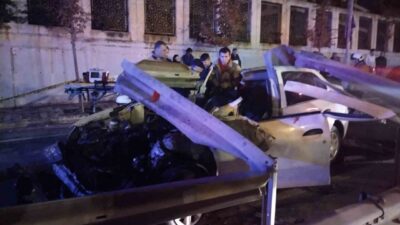 Ümraniye’de gece saatlerinde bir otomobil sürücüsünün direksiyon hakimiyetini kaybetmesiyle bariyere