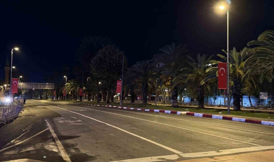 Vatan Caddesi Cumhuriyet Bayramı kutlamaları öncesi trafiğe kapatıldı 29 Ekim Cumhuriyet Bayramı kutlamaları kapsamında İstanbul’da bazı yollar trafiğe