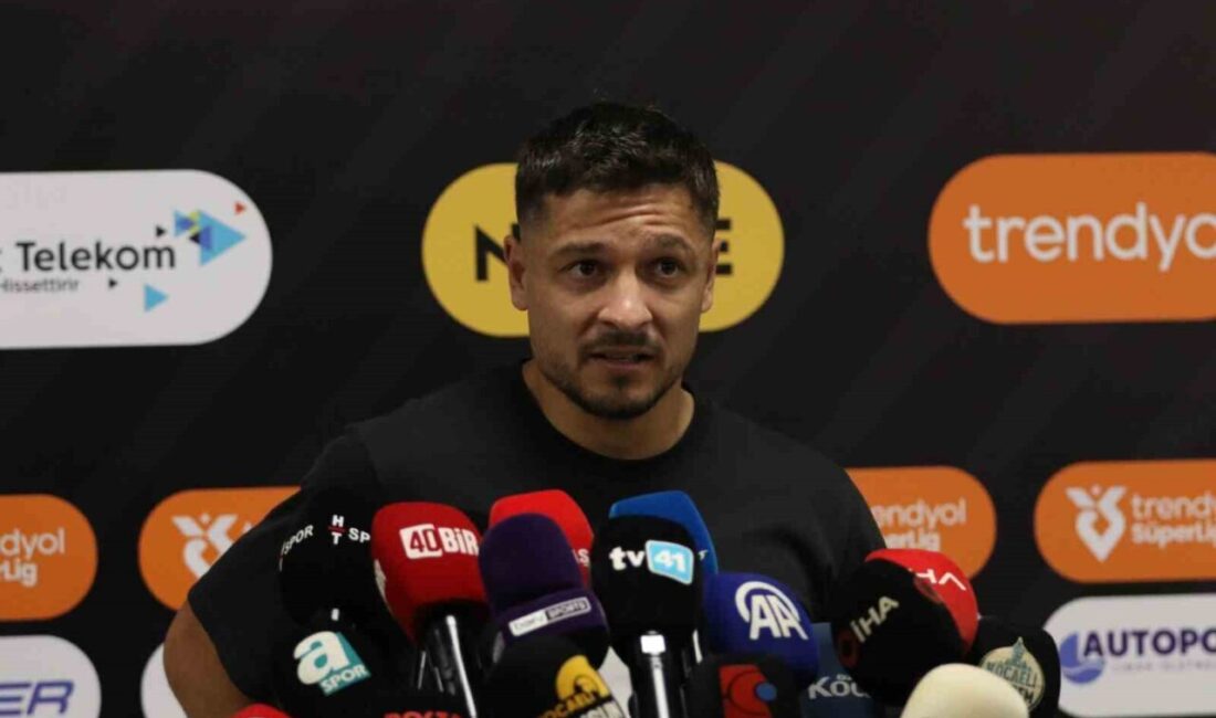 Kocaelisporlu futbolcu Ahmet Oğuz, Galatasaray maçını taraftarları sayesinde kazandıklarını söyledi.