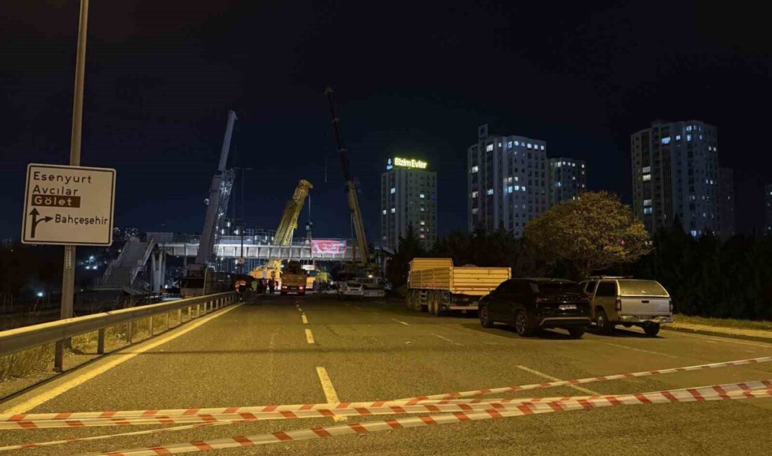 Avcılar’da iş makinesi taşıyan tır, üstgeçide çarptı. Tehlike oluşturan üst