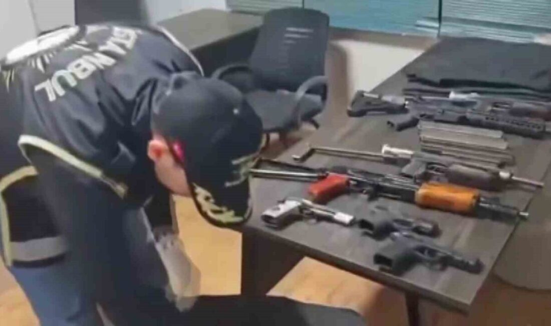 Bahçelievler’de şüpheli 3 kişinin suç örgütü yöneticisinin fotoğrafıyla görüntü çektikleri