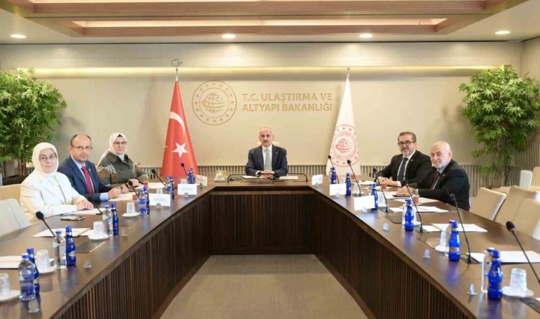 Ulaştırma ve Altyapı Bakanı Abdulkadir Uraloğlu, “Sosyal medyada yaş sınırlamaları