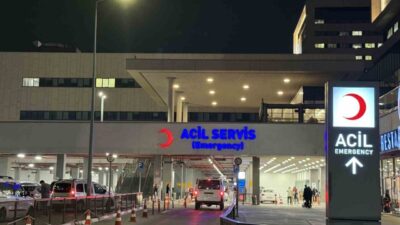 Başakşehir’de bir ortaokulda kantinden yiyecek ve içecek alan yaklaşık 30