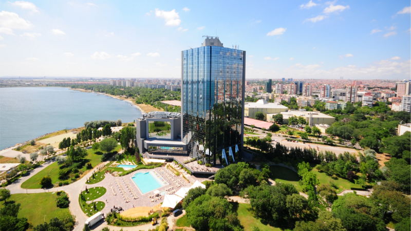 İstanbul’un en seçkin konaklama ve eğlence merkezlerinden biri olan Sheraton