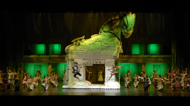 Anadolu Ateşi’nin Genel Sanat Yönetmeni Mustafa Erdoğan’ın imzasını taşıyan efsane