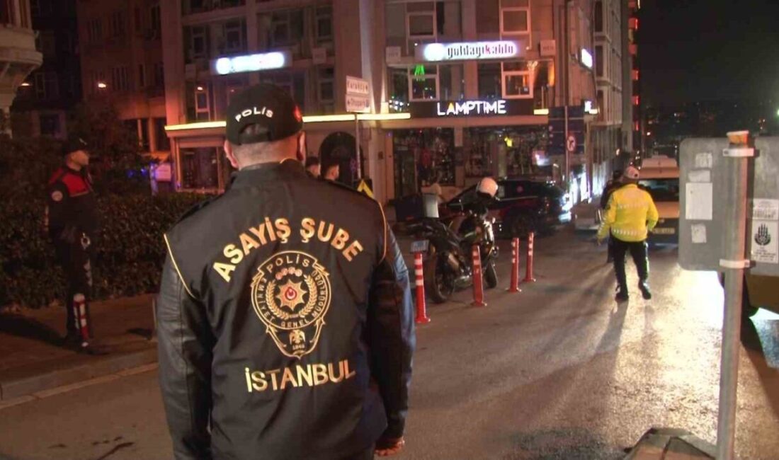 Beyoğlu’nda dron destekli ‘Huzur Uygulaması’ yapıldı Beyoğlu’nda suçla mücadele kapsamında suçluların yakalanması ve caydırıcı olmak amacı