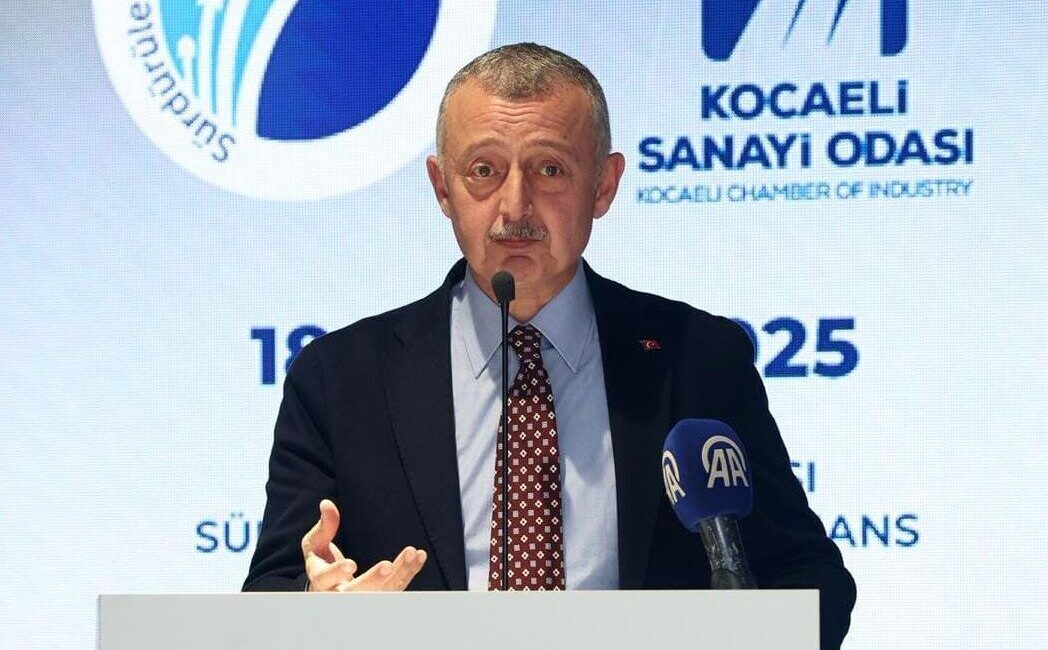Kocaeli Büyükşehir Belediye Başkanı Tahir Büyükakın, sanayicilere Kocaelispor’a destek konusunda